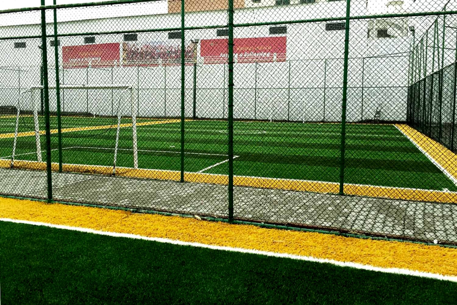 fas barcelona futbol okulu acik futbol sahasi 4