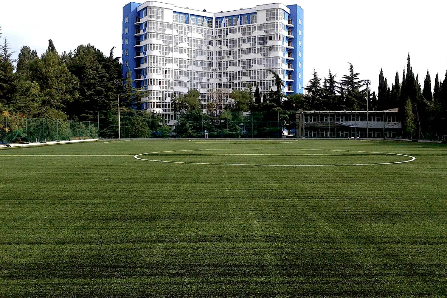 kirim spartak aluska futbol sahasi