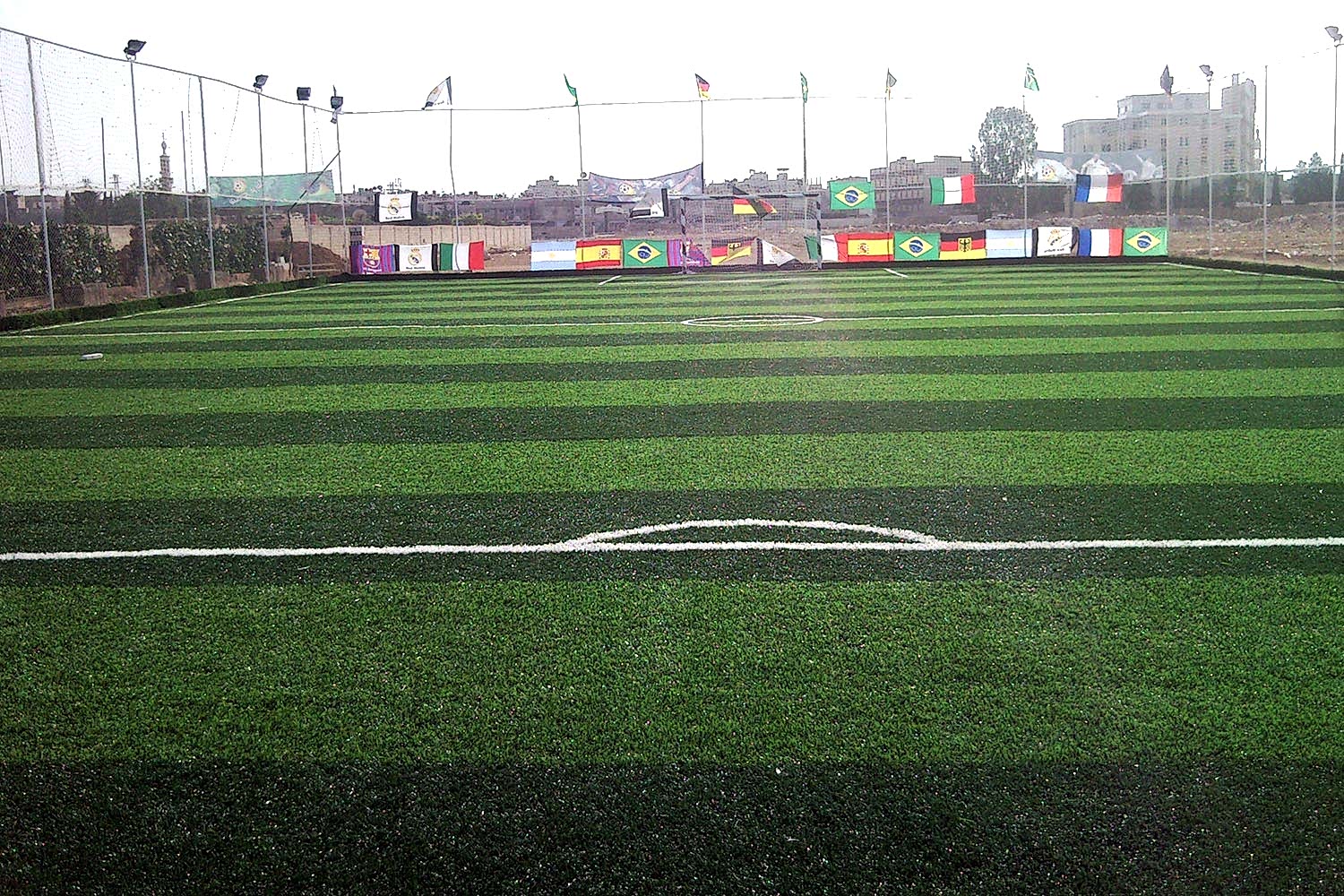 suriye saidda zainab mini suni cim futbol sahasi