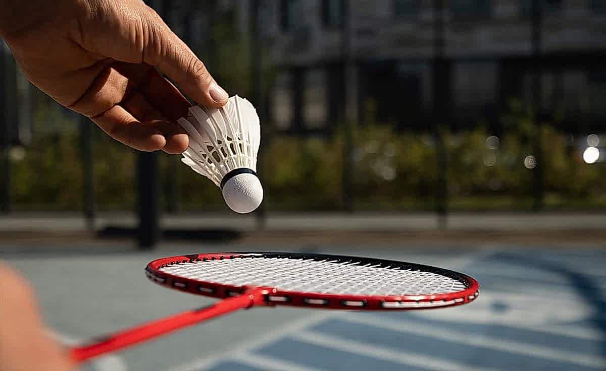 Açık Havada Badminton Sahası